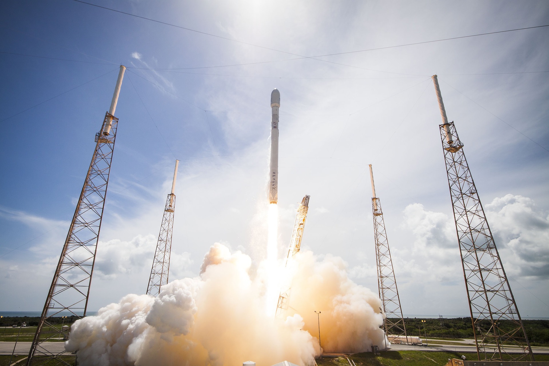 Falcon 9 pousando no droneship para ler as instruções.